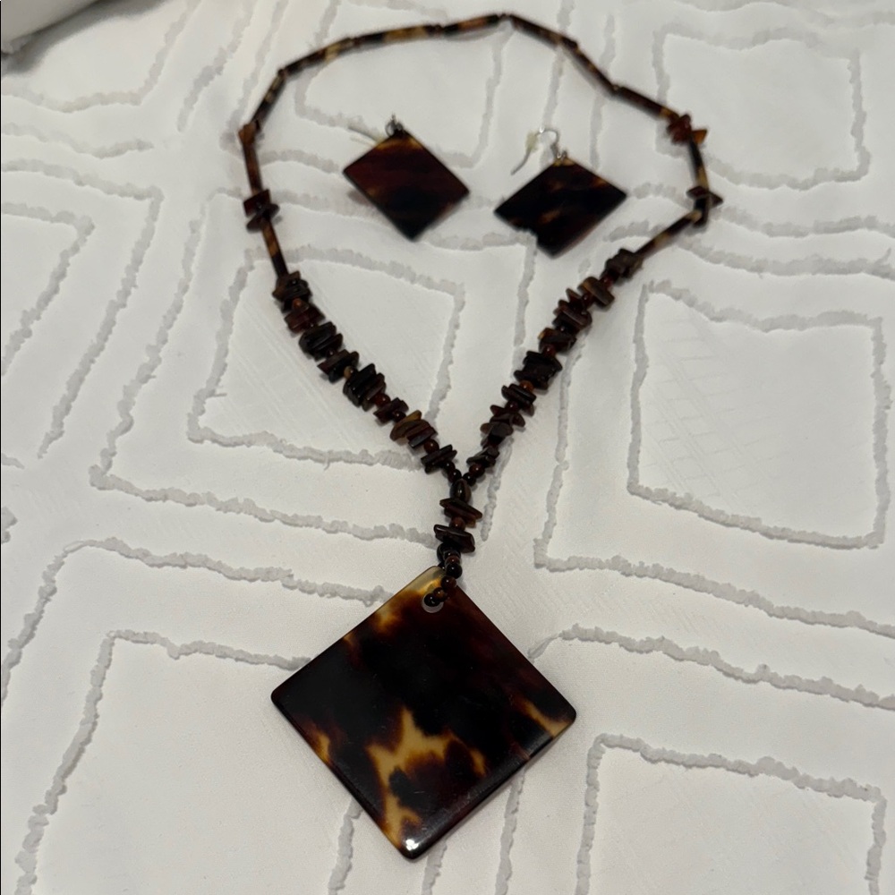 Tortoise Shell Pendant Necklace Set